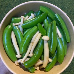 เห็ดผัดถั่วลันเตา