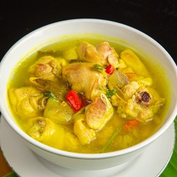 ไก่ต้มขมิ้น