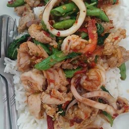 กระเพรารวมมิตร