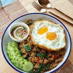 กะเพราข้าวคลุกไข่แฝดดาว