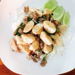 ข้าวกระเพรา ลูกชิ้นปลา + หมูสับ