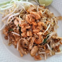 เส้นเล็กผัดไทยหมูหมัก