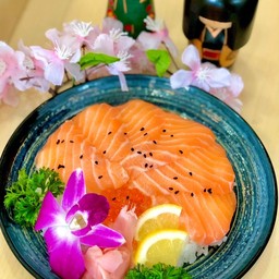 ข้าวหน้าแซลมอนสด