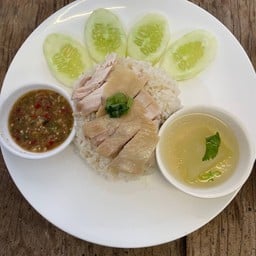 จิราภา ก๋วยเตี๋ยวไก่ ข้าวมันไก่ หน้า สน.หนองจอก