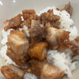 ข้าวราดหมูกรอบกระเทียมพริกไท เล็ก