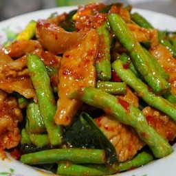 ผัดพริกถั่วใส่หมู