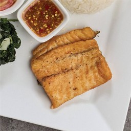 สเต๊กปลากระพงทอดน้ำปลา