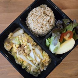 ผัดกาดขาวผัดไข่ ( มังสวิรัติ)