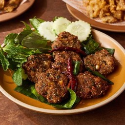 ลาบหมูคุโรบูตะทอด