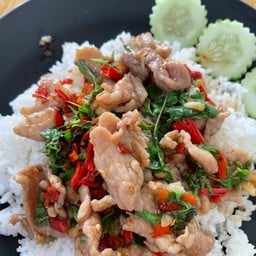 กระเพราหมูชิ้น