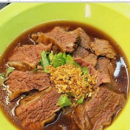 ก๋วยเตี๋ยวเนื้อโกเบล้วนชิ้นใหญ่เต็มคำ
