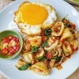 ข้าวกระเพราหมึก