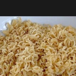 เส้นมาม่าลวก