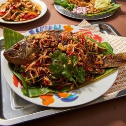 ยำปลาทอด