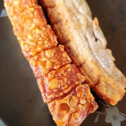 หมูกรอบ