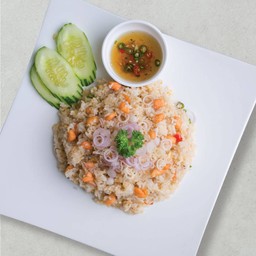 ข้าวผัดปลาแซลมอนพริกขี้หนู