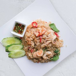 ข้าวคลุกกะเพราทะเล