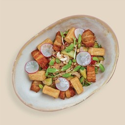 ยำหมูกรอบตะไคร้แพลนท์เบส