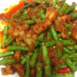 ผัดพริกแกง