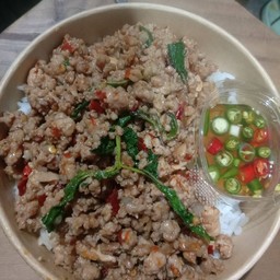 ข้าวกะเพราหมูสับ (พริกแห้ง)