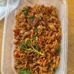 มาม่าผัดกระเพราหมูสับ