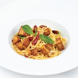 สปาเก็ตตี้หมูกรอบแพลนท์เบสพริกกระเทียม