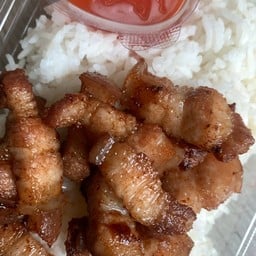 ข้าวหมูสามชั้นทอดน้ำปลา