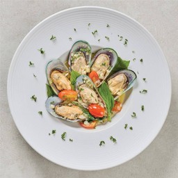 หอยแมลงภู่นิวซีแลนด์อบซอสไวน์ขาว