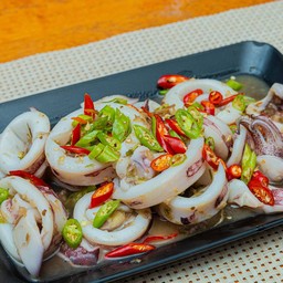 ปลาหมึกผัดพริกขี้หนู กับข้าว