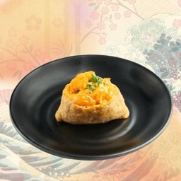 อินาริแซลมอนสไปซี่  ( Spicy Salmon Inari )