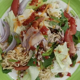 ยำมาม่าหมูสับ