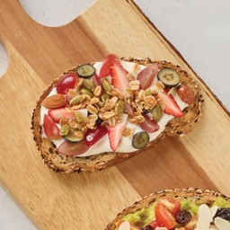 โทสต์ฟรุตตีกรีกโยเกิร์ต 1 ชิ้น