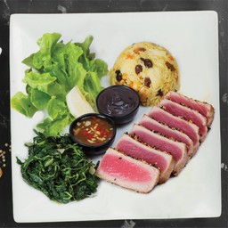 สเต๊กทูน่าซากุซอสพริกไทยดำ