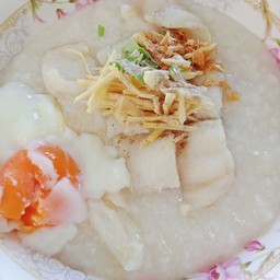 โจ๊ก เนื้อปลา+กุ้ง (ธรรมดา)น้ำซุปกระดูกหมู