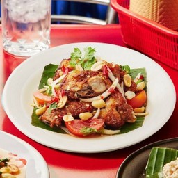 ยำไก่ทอด