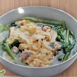 แกงจืดสาหร่ายเต้าหู้หมูสับ