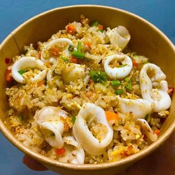 ข้าวผัดปลาหมึก