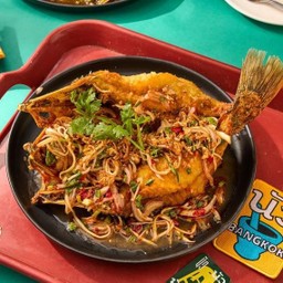 ยำปลากระพงทอด