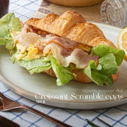 Croissant scramble egg