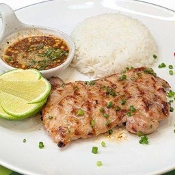 ข้าวหน้าไก่ย่างจิ้มแจ่ว