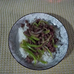 ข้าวไก่ซอสน้ำแดง วิสุทธิกษัตริย์