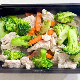 ผัดบล็อคเคอรี่ ( กับข้าว )