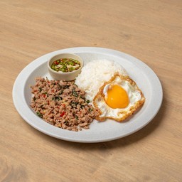 ข้าวกระเพราหมูสับไข่ดาว