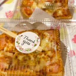 ปังพิซซ่า ไส้กรอก+โบโลน่า+ชีส