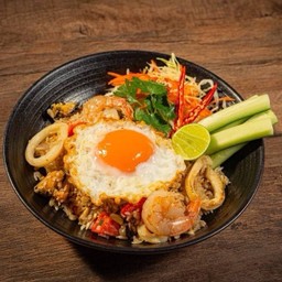 ข้าวผัดทะเล ไข่ดาว