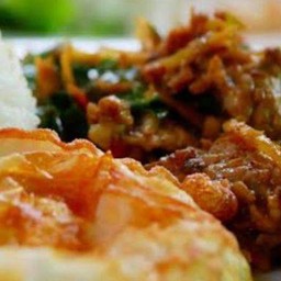 พริกแกงใต้เนื้อราดข้าวไข่ดาว