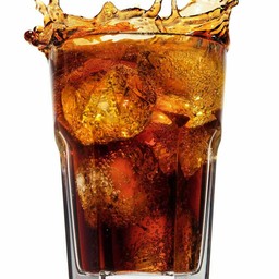 โค้กเย็นเจี๊ยบ ใส่แก้ว ใส่น้ำแข็ง