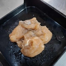 ไก่หมักพริกไทยดำ