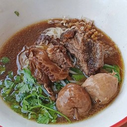 ก๋วยเตี๋ยวเนื้อตุ๋นนายเลิศ