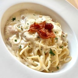 [อร่อยซ่ากับโค้ก] สปาเกตตีคาโบนาร่า +  โค้ก ออริจินัล (กระป๋อง) 